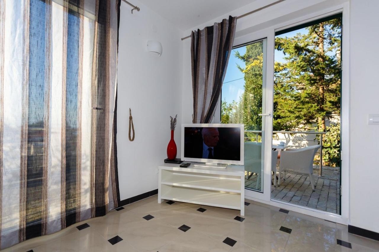 Apartments Adria Malinska Exterior photo