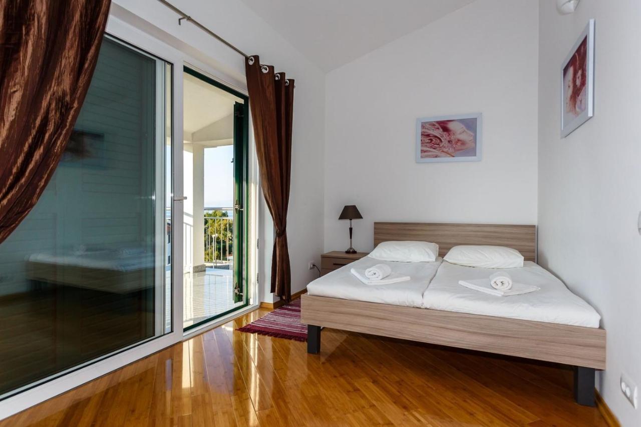 Apartments Adria Malinska Exterior photo